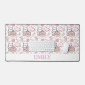可愛パーソナライズされたいピンクと白の猫デスクマット デスクマット (キーボード&マウス)