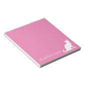 可愛パーソナライズされたいピンクと白書猫のメモ ノートパッド (アングル)