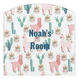 可愛パーソナライズされたいピンクのラマと緑のサボテン ドアサイン