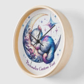 可愛パーソナライズされたいベビー子ネコが月に寝る 壁時計 (傾斜)