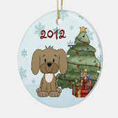 可愛パーソナライズされたい子犬ベビーの第1クリスマス セラミックオーナメント (左)