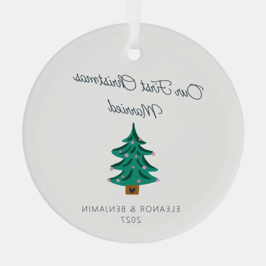 可愛パーソナライズされたい木の初めてのクリスマス結婚した ガラスオーナメント (裏面)