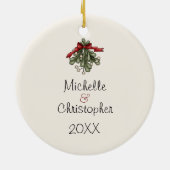 可愛パーソナライズされたい猫カップルとリースクリスマス セラミックオーナメント (裏面)