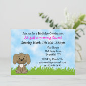 可愛パーソナライズされたい茶色の子犬ガールズ誕生日 招待状 (スタンド正面)