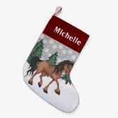 可愛パーソナライズされたい茶色の馬の冬のシーン スモールクリスマスストッキング (正面 (吊り時))