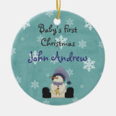可愛パーソナライズされたい雪だるまベビーの初めてのクリスマス セラミックオーナメント (正面)