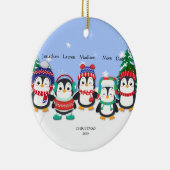 可愛パーソナライズされたい5ペンギンの雪景色 セラミックオーナメント (右)