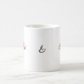 可愛ミニマルい白モダン赤いハート名前を追加 コーヒーマグカップ (中央)