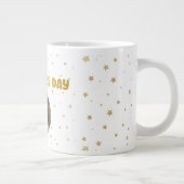 可愛モダンいゴールデンハッピーマザーの日フォトブラック ジャンボコーヒーマグカップ (右)