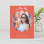 可愛モダンいピンクのオレンジ50th誕生日パーティーの写真 招待状 (スタンド正面)