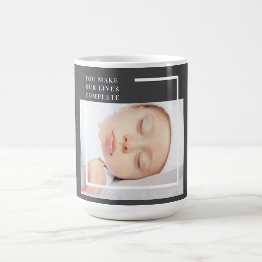 可愛モダンいベビー写真 |美しい引用文 コーヒーマグカップ (中央)
