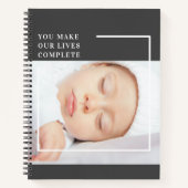 可愛モダンいベビー写真 |美しい引用文 ノートブック (正面)