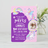 可愛モダンいレインボーユニコーン子供の誕生日写真 招待状 (スタンド正面)