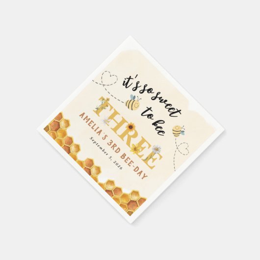 可愛モダンい3歳の誕生日を迎えるのはとても甘い スタンダードカクテルナプキン (角)