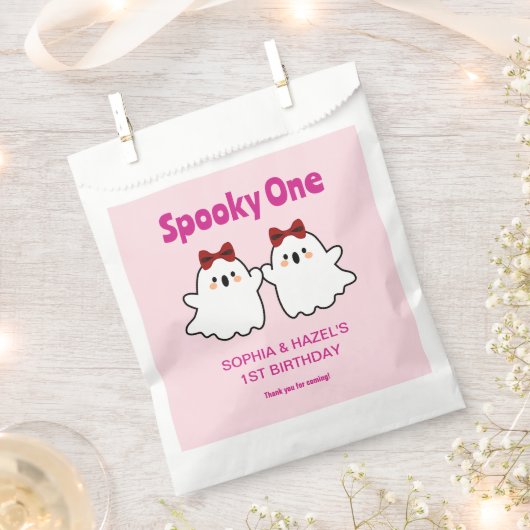 可愛不気味い双子の女の子ハロウィーン1歳の誕生日 フェイバーバッグ (クリップ留めされた状態)