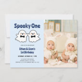 可愛不気味い双子の男の子1歳の誕生日の写真 招待状 (正面)
