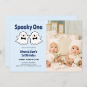 可愛不気味い双子の男の子1歳の誕生日の写真 招待状 (正面/裏面)
