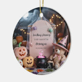 可愛不気味い女の子ハロウィーン妊娠発表 セラミックオーナメント (左)