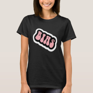 可愛女の子らしいステッカースタイルバイアス Tシャツ
