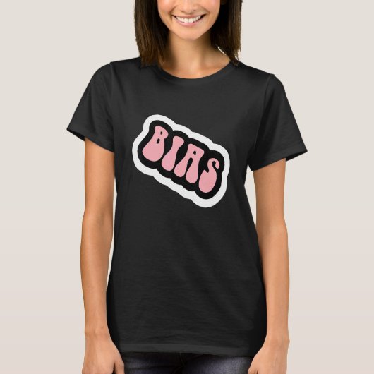 可愛女の子らしいステッカースタイルバイアス Tシャツ (正面)