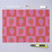 可愛市松模様にいピンクと赤のイチゴ柄 薄葉紙 (クラフト)