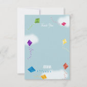 可愛数々のい色の飛んでいる凧キッズパターン サンキューカード (正面)