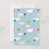 可愛数々のい色の飛んでいる凧キッズパターン サンキューカード (裏面)