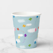 可愛数々のい色の飛んでいる凧キッズパターン 紙コップ (正面)