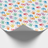 可愛数々のい色彩の鮮やか手を白で ラッピングペーパー (角)