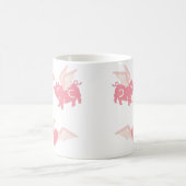 可愛飛んでいるい羽キスをする付きピンクの豚ハート コーヒーマグカップ (中央)