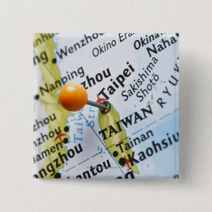 台北、地図の台湾に置かれるピンの地図を描いて下さい 缶バッジ