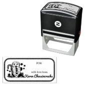 台所からのジンジャーブレッドマンのクリスマスの食糧の セルフインキングスタンプ (インサイチュ)