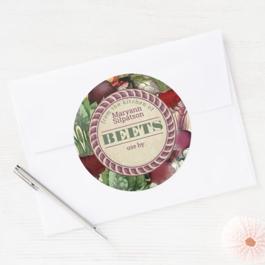 台所からパーソナライズされた缶詰を取り出す ラウンドシール (封筒)