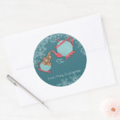 台所から雪を注ぐティーポット ラウンドシール (封筒)