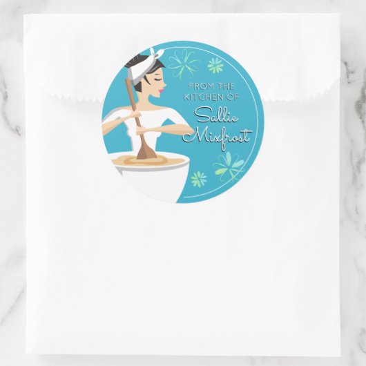 台所から黒髪の女性がパン焼き ラウンドシール (バッグ)