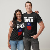 台湾旗指紋 台湾人の家族のDNAにその精神はある Tシャツ (ユニセックス)