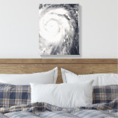 台湾・フィリピン沖の台風Jangmi キャンバスプリント (インサイチュ (寝室))