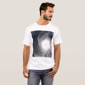 台風すごいメロールが太平洋上空を飛行 Tシャツ (正面フル)