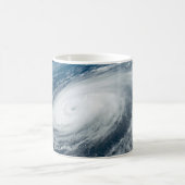 台風のヒンナムナー。 コーヒーマグカップ (中央)