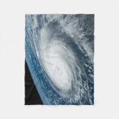 台風のヒンナムナー。 フリースブランケット (正面)