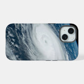 台風ヒンナムノー iPhone 15ケース (裏面横)