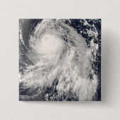 台風中里 缶バッジ (正面)