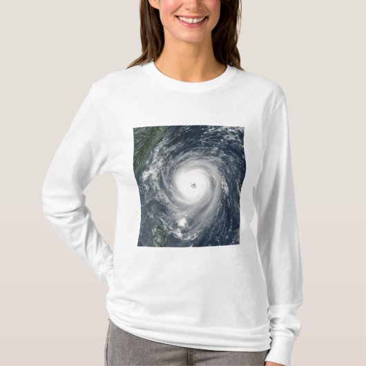 台風竜王が台湾に接近 Tシャツ (正面)