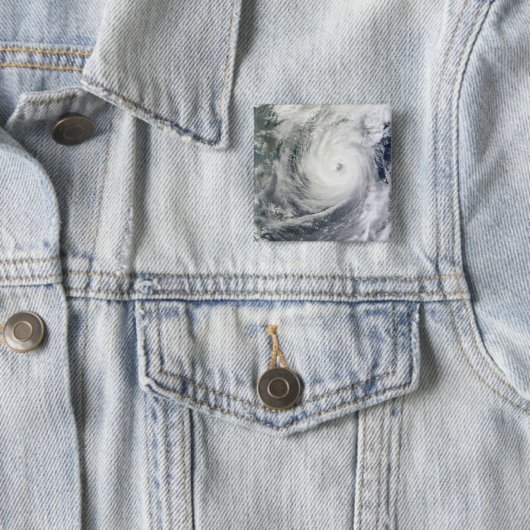 台風4号 缶バッジ (インサイチュ)