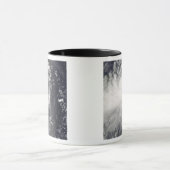 台風NURIがフィリピン諸島に接近 マグカップ (中央)