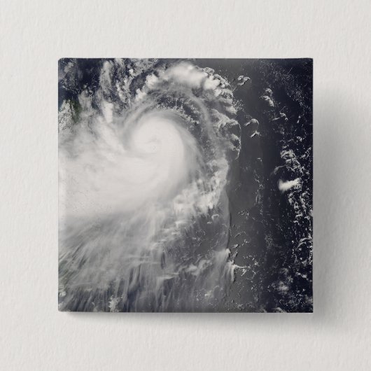 台風NURIがフィリピン諸島に接近 缶バッジ (正面)