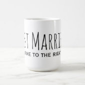 右の第1の結婚へのたった今結婚しました コーヒーマグカップ (中央)