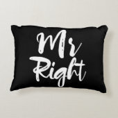 右タイポグラフィ黒白 アクセントクッション (裏面)