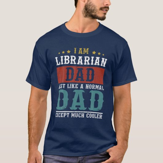 司書パパ父親の日ダディおもしろいギフト Tシャツ (正面)