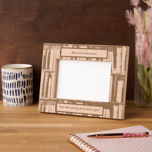 司書退職しただが話はまだ終わってない! レーザー彫刻フレーム (左)